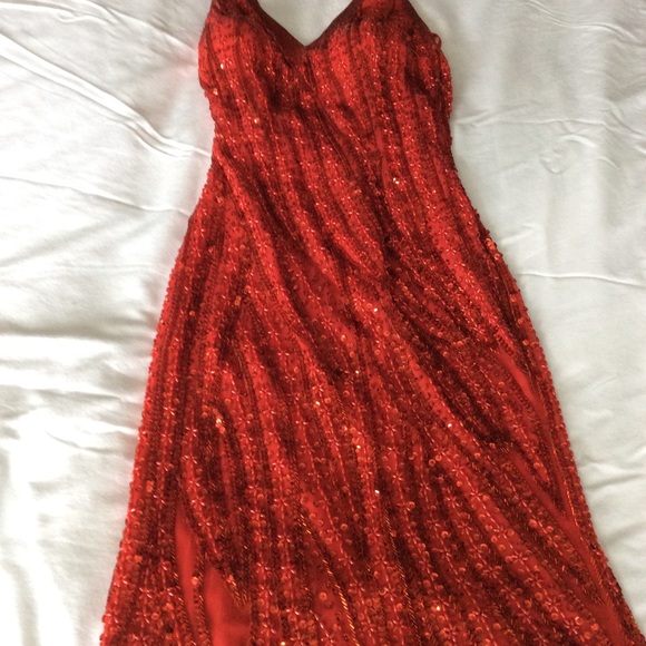 Red cocktail dress - Picture 4 of 5